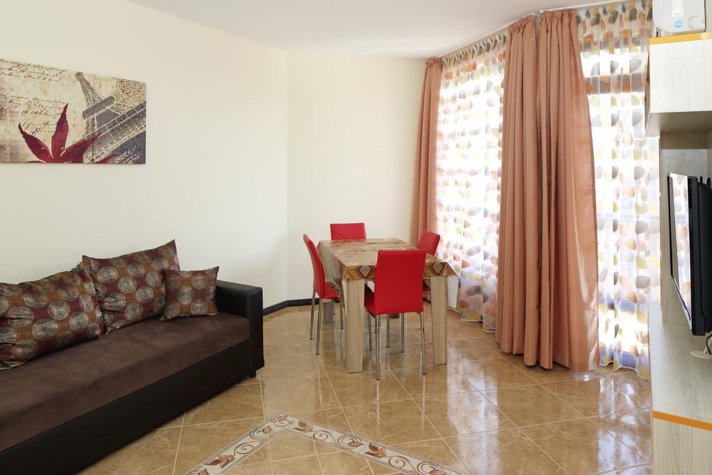 Mars Apartments In Complex Shipka Sveti Vlas Bagian luar foto