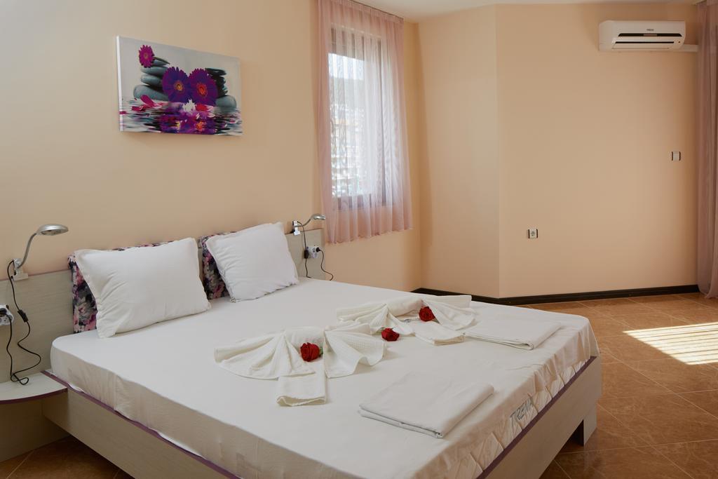 Mars Apartments In Complex Shipka Sveti Vlas Bagian luar foto